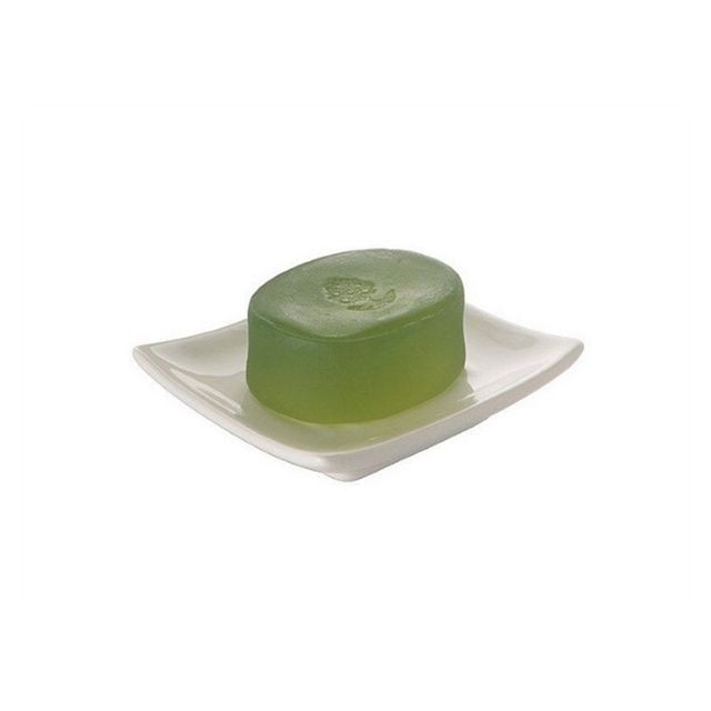 Pultová mydelnička z elegantnej bielej keramiky štvorcového tvaru