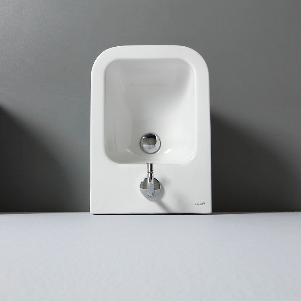 Detail bidet Alimonta moderný dizajn so štvorcovým tvarom