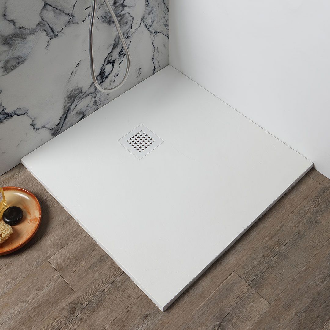 Biela živicová sprchová vanička s oceľovým krytom odtoku