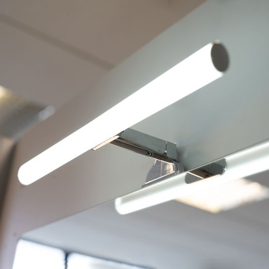 LED lampa so studeným svetlom pre zrkadlo